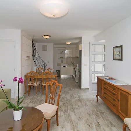 Appartement 3 Bedroom Lovely In Omiš