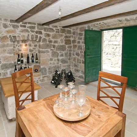 Appartement 3 Bedroom Lovely In Omiš