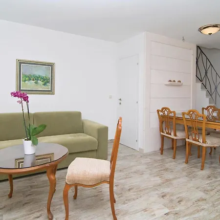 3 Bedroom Lovely In