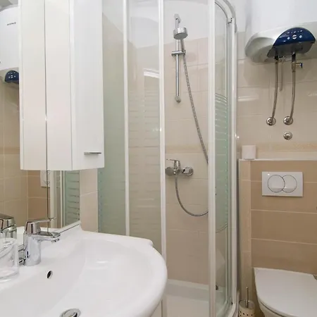 3 Bedroom Lovely In Appartement