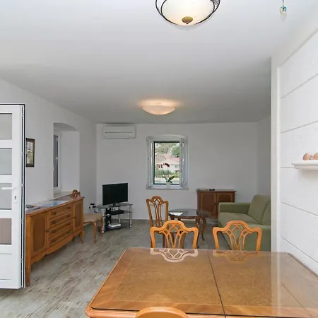 Apartman 3 Bedroom Lovely In