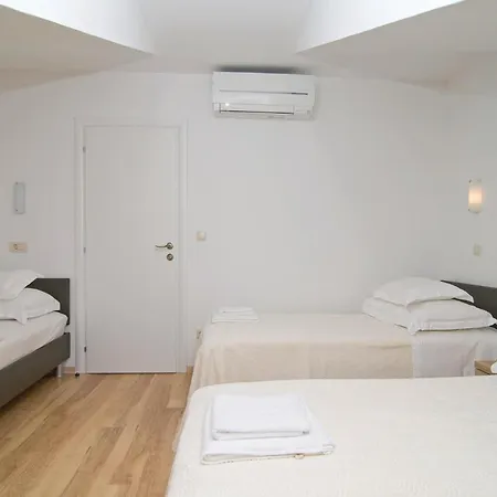 Apartman 3 Bedroom Lovely In