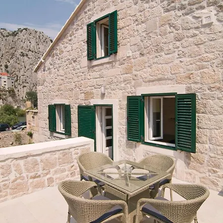 Apartman 3 Bedroom Lovely In